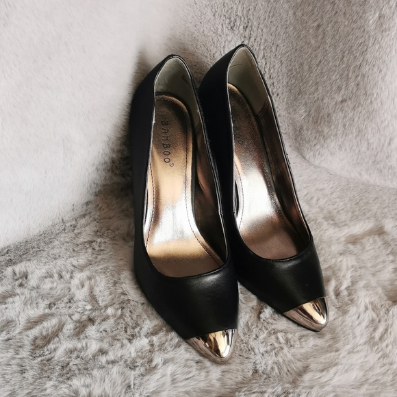 Sleek Little Black Heels - Picture 5 of 8